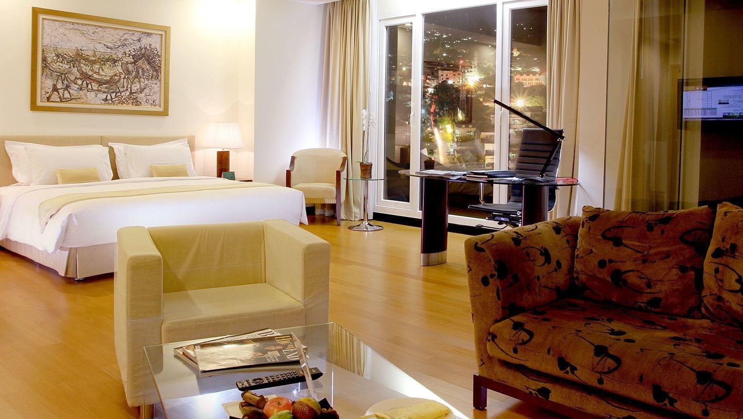 Sintesa Peninsula Hotel Манадо Екстериор снимка