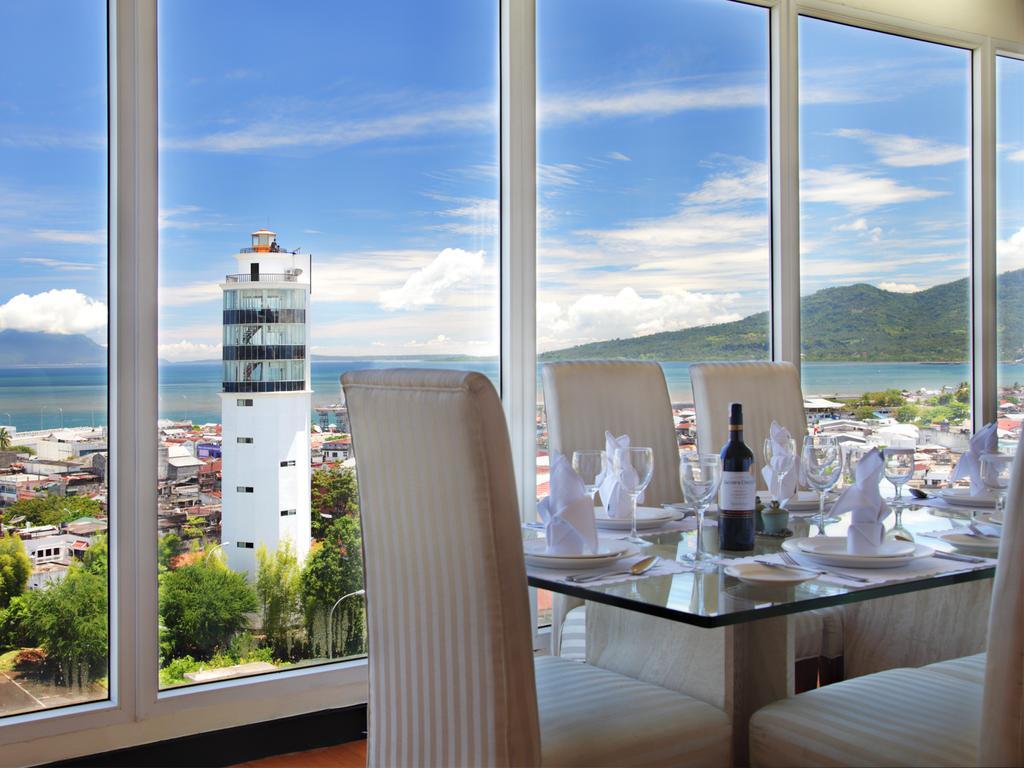 Sintesa Peninsula Hotel Манадо Екстериор снимка
