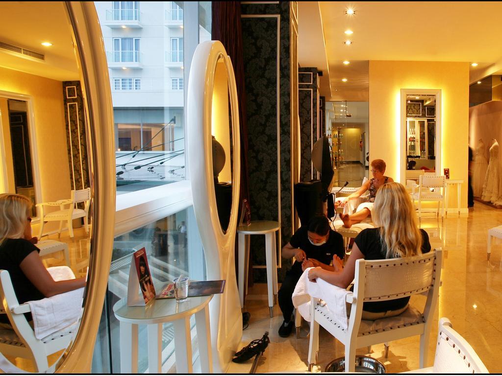 Sintesa Peninsula Hotel Манадо Екстериор снимка