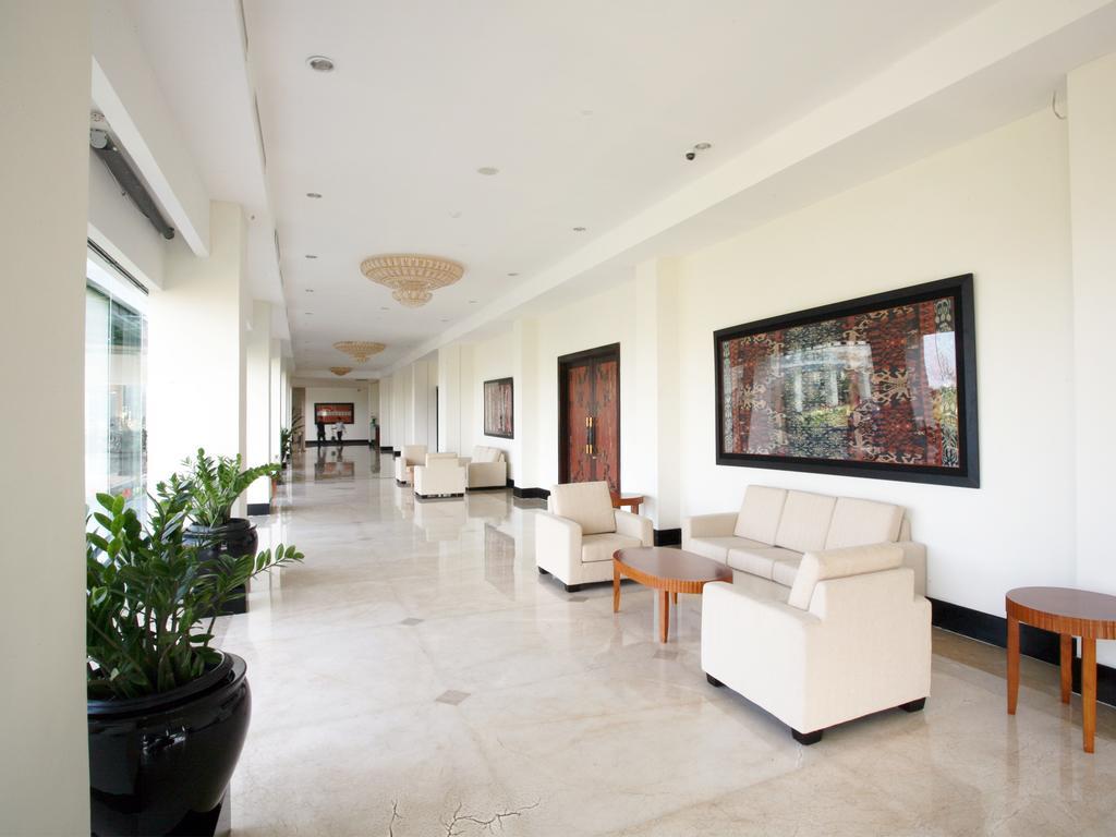 Sintesa Peninsula Hotel Манадо Екстериор снимка
