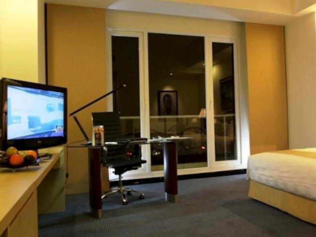 Sintesa Peninsula Hotel Манадо Екстериор снимка