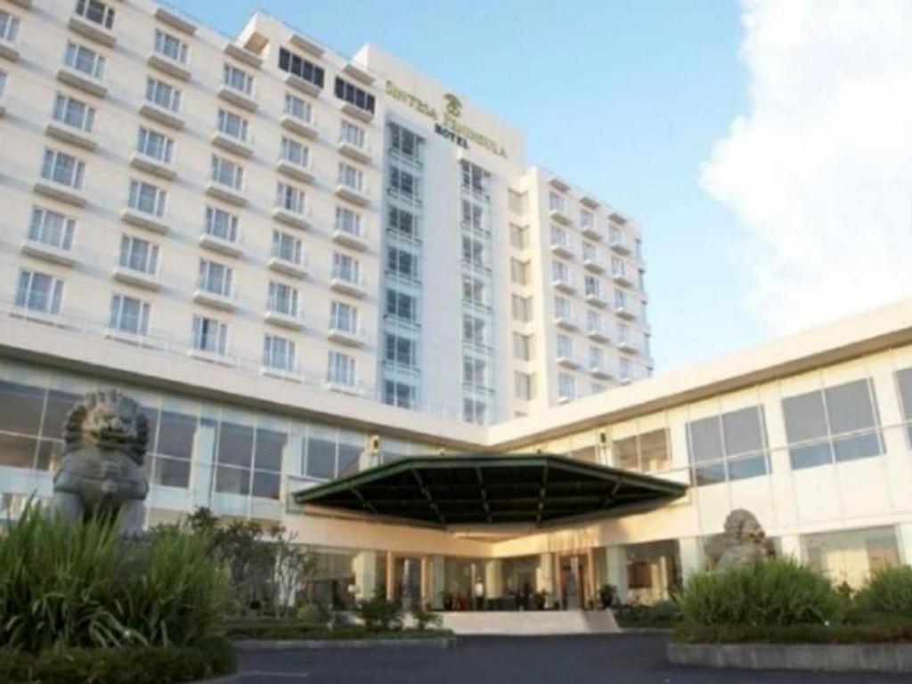 Sintesa Peninsula Hotel Манадо Екстериор снимка