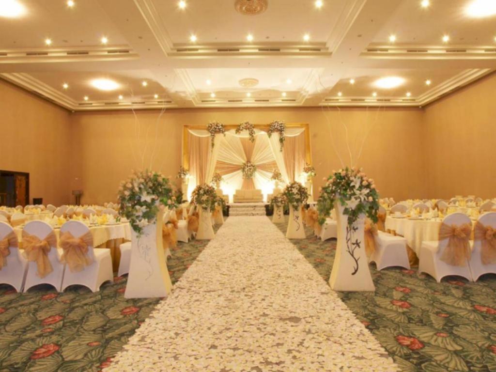 Sintesa Peninsula Hotel Манадо Екстериор снимка
