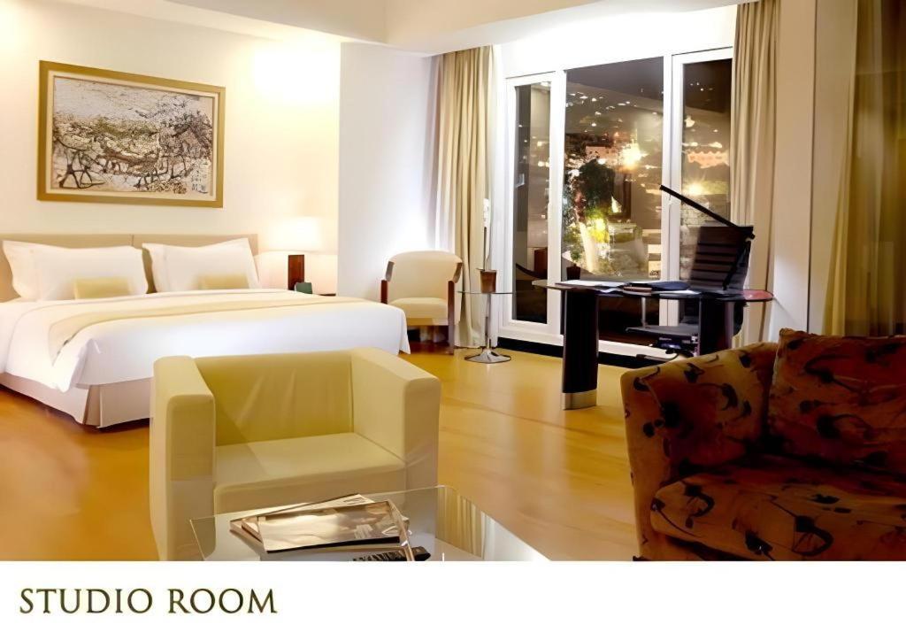 Sintesa Peninsula Hotel Манадо Екстериор снимка