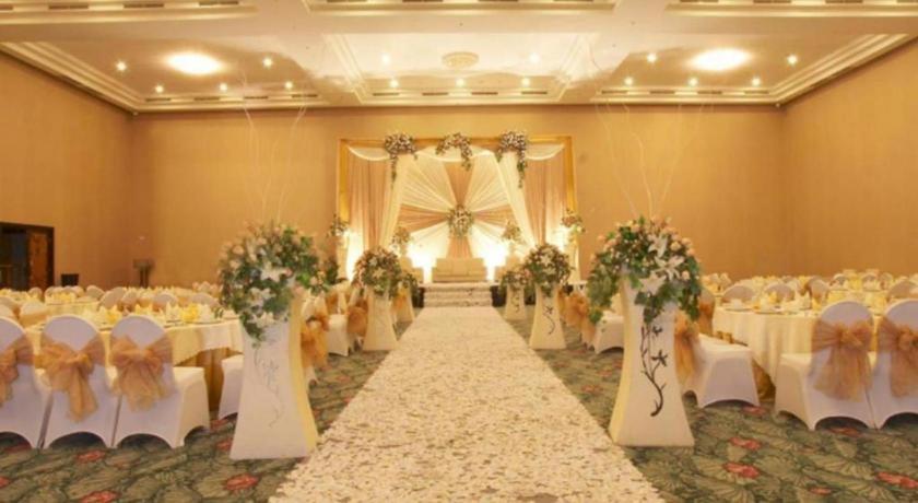 Sintesa Peninsula Hotel Манадо Екстериор снимка