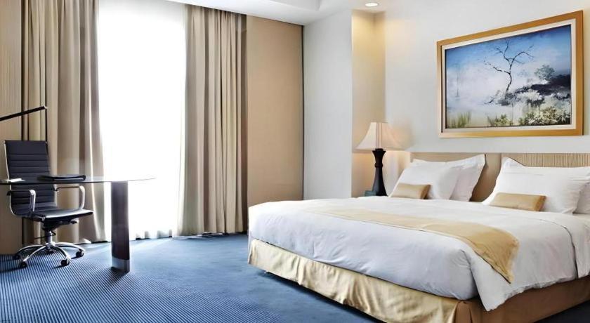 Sintesa Peninsula Hotel Манадо Екстериор снимка