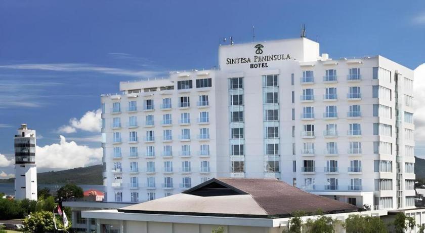Sintesa Peninsula Hotel Манадо Екстериор снимка
