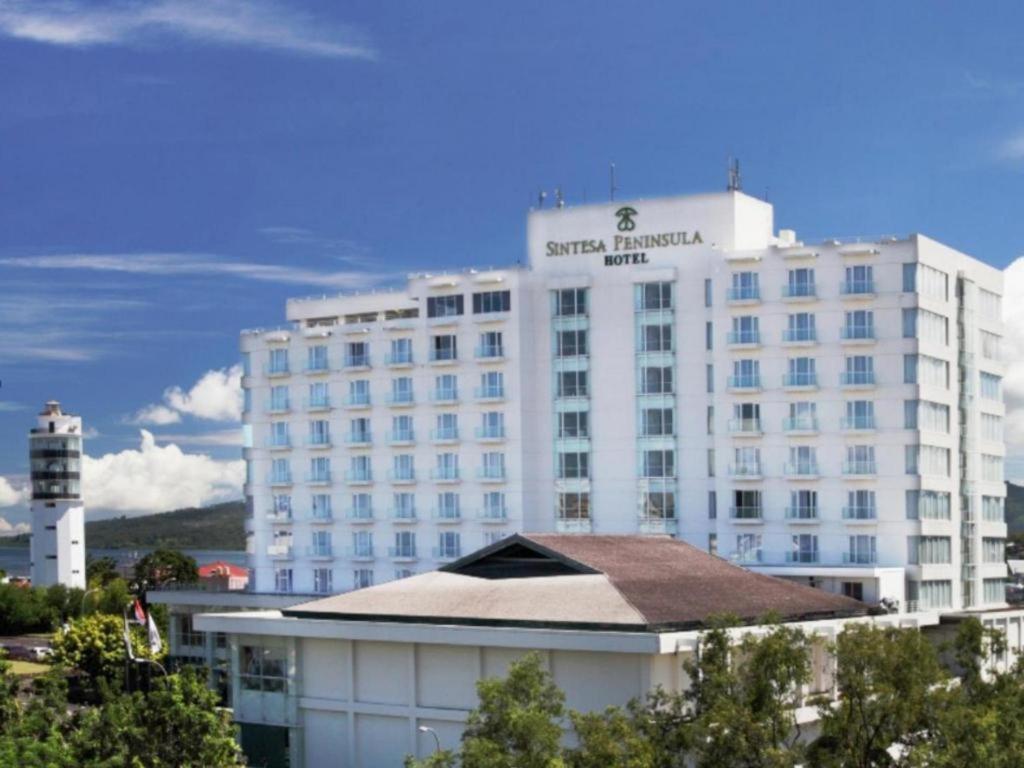 Sintesa Peninsula Hotel Манадо Екстериор снимка
