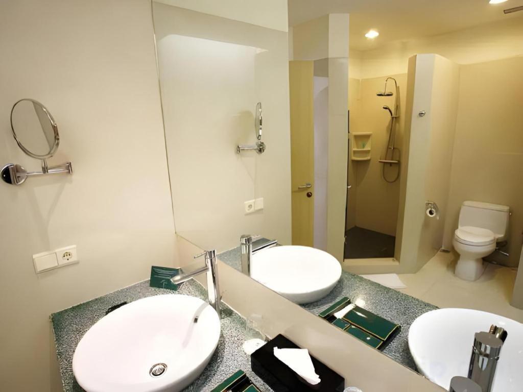 Sintesa Peninsula Hotel Манадо Екстериор снимка