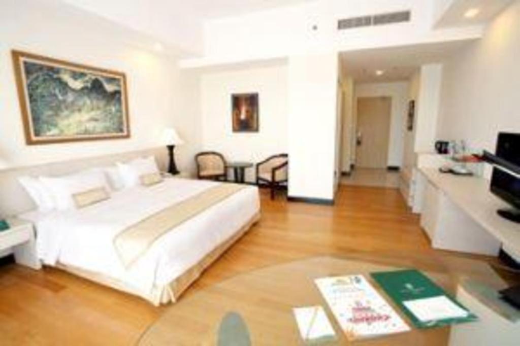 Sintesa Peninsula Hotel Манадо Екстериор снимка