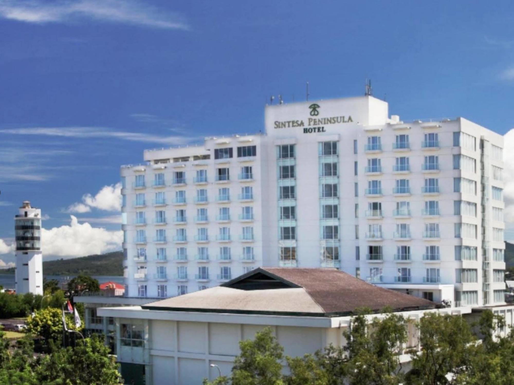 Sintesa Peninsula Hotel Манадо Екстериор снимка