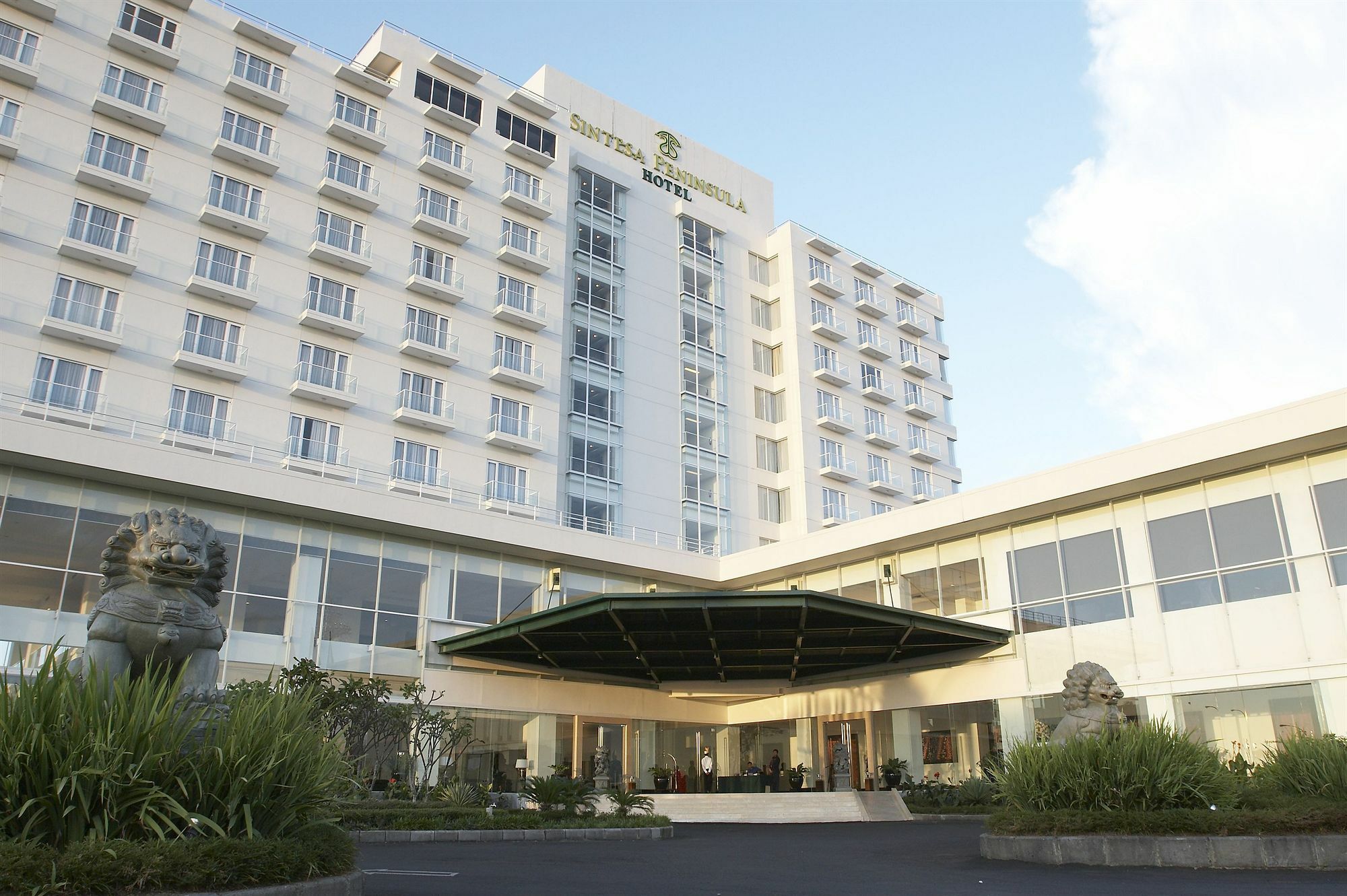 Sintesa Peninsula Hotel Манадо Екстериор снимка